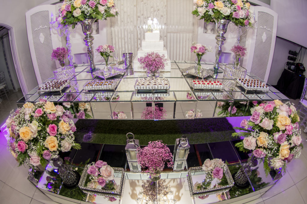 decoração de casamento - mesa em tons de lilás e rosa
